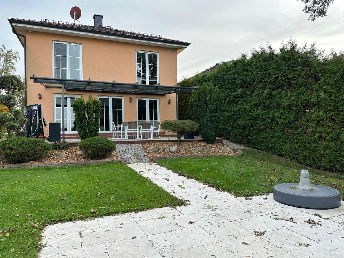 Stadtvilla In Leipzig 7 Personen 3 Schlafzimmer 2 Baeder Garten Und Terrasse Zentral Gelegen Messe Innenstadt Seen エクステリア 写真