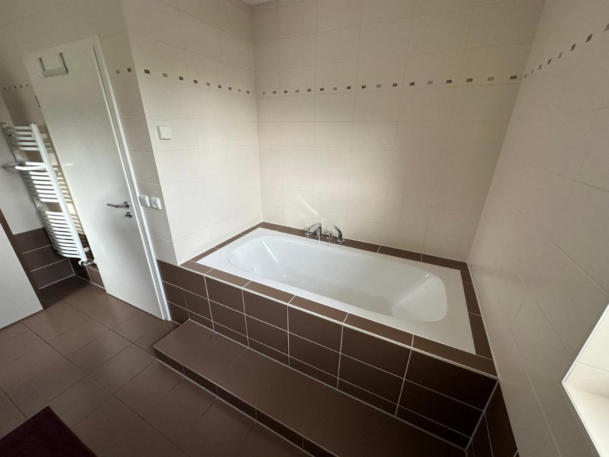 Stadtvilla In Leipzig 7 Personen 3 Schlafzimmer 2 Baeder Garten Und Terrasse Zentral Gelegen Messe Innenstadt Seen エクステリア 写真
