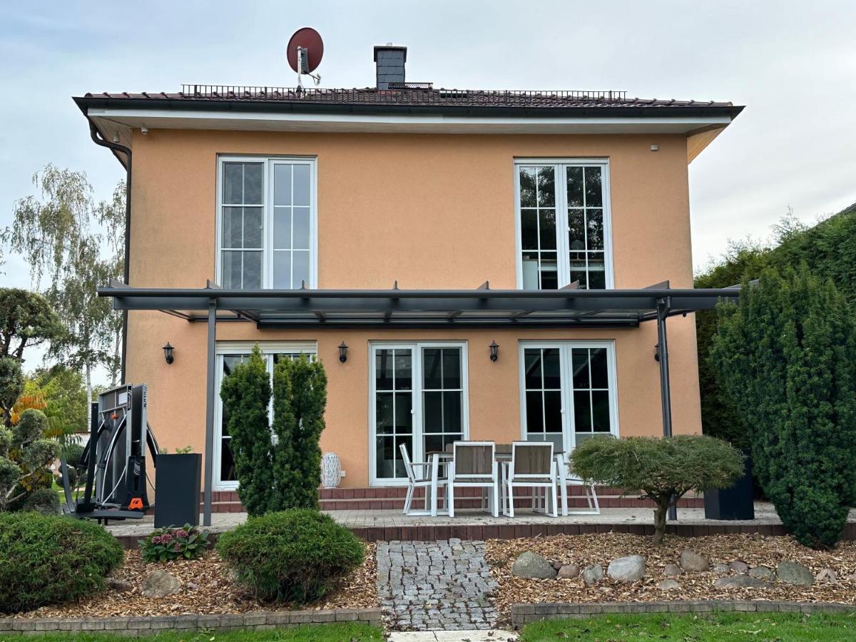 Stadtvilla In Leipzig 7 Personen 3 Schlafzimmer 2 Baeder Garten Und Terrasse Zentral Gelegen Messe Innenstadt Seen エクステリア 写真